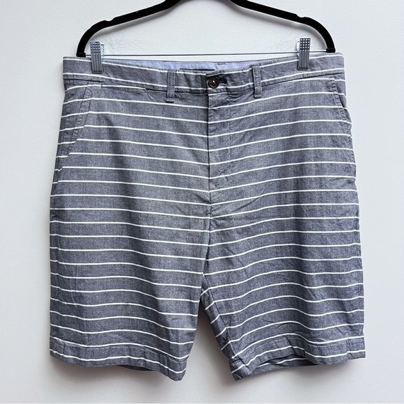 Tommy Hilfiger Gray and White Vertical Striped 9” Chino Dress Shorts Mens 36 - Picture 1 of 7